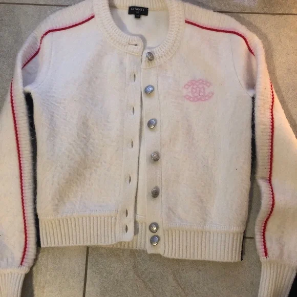 SOLD !!!Chanel CC jacket sweater size 36fr or 4-6us , Preowned 100% authentic!!! - Picture 3 of 11